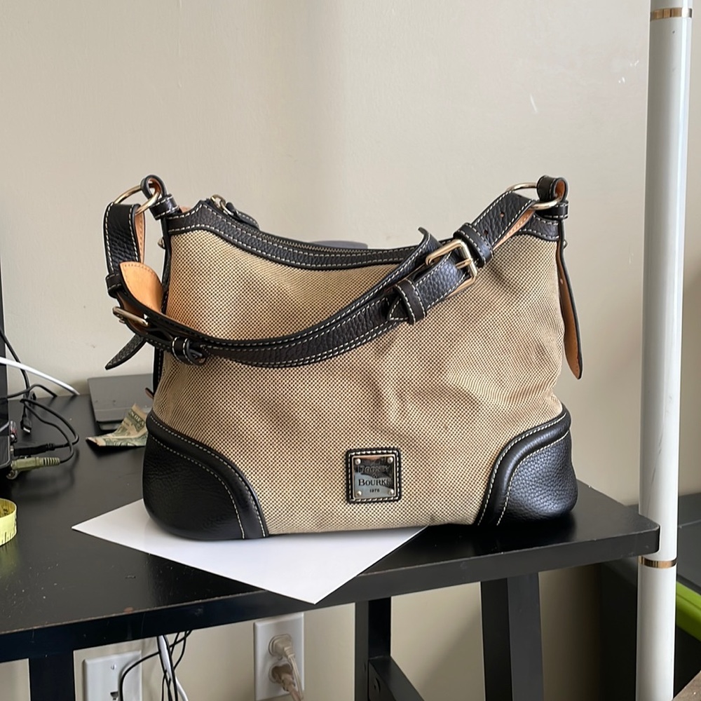 Dooney & Bourke Tan/Black Tote (J2564136)